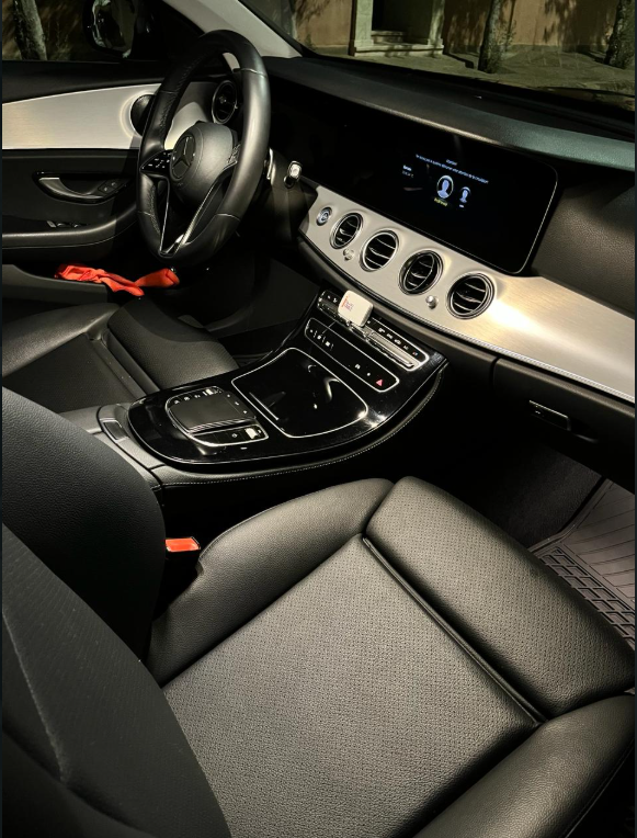 Mercedes Class E cockpit